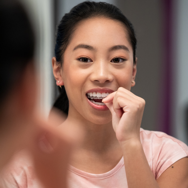 WHAT ARE THE ADVANTAGES OF INVISALIGN BRACES?